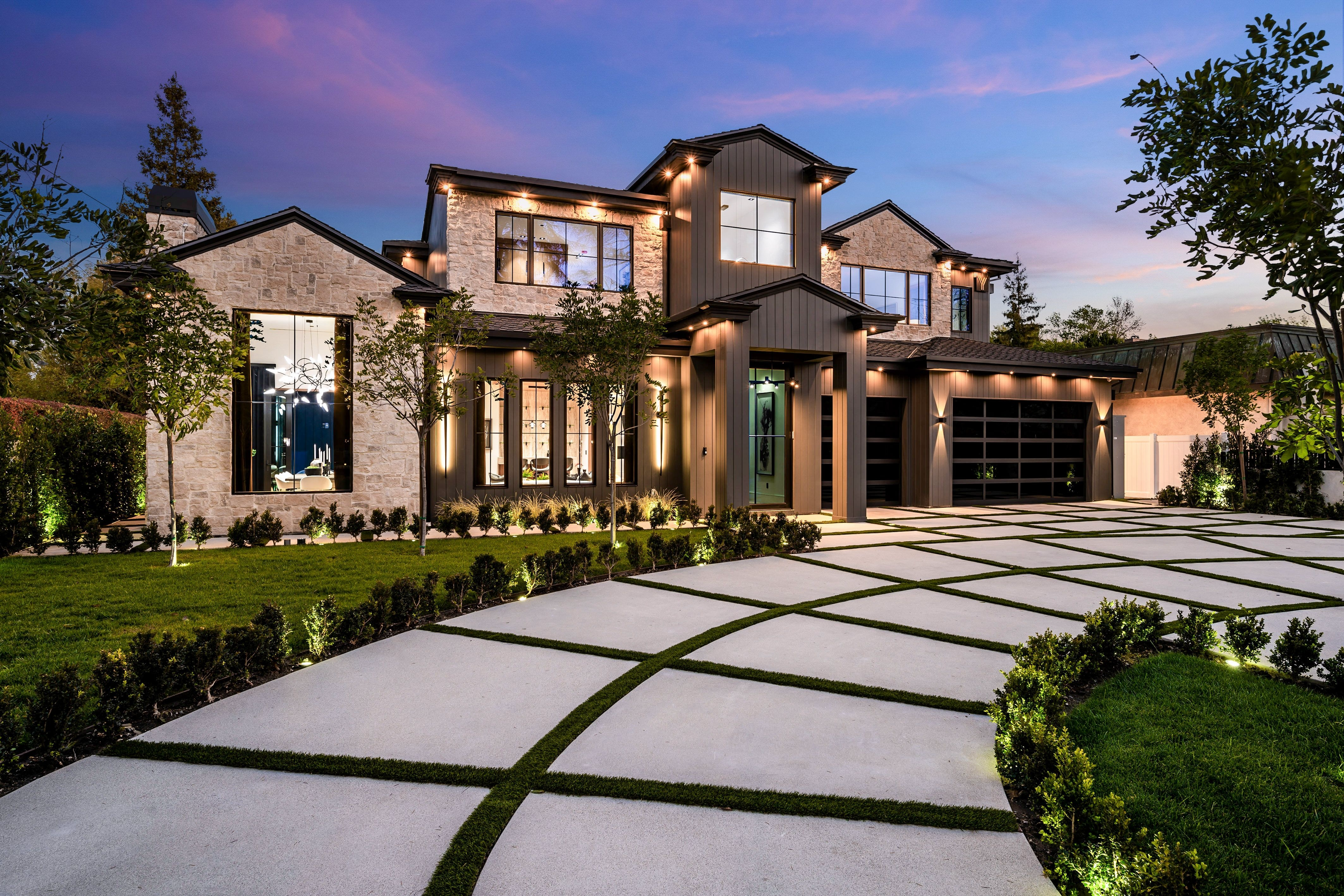 Elegant mansion with a stunning concrete driveway in Beverly Hills, highlighting the craftsmanship of concrete contractors in Los Angeles and general contractors specializing in custom driveway construction.