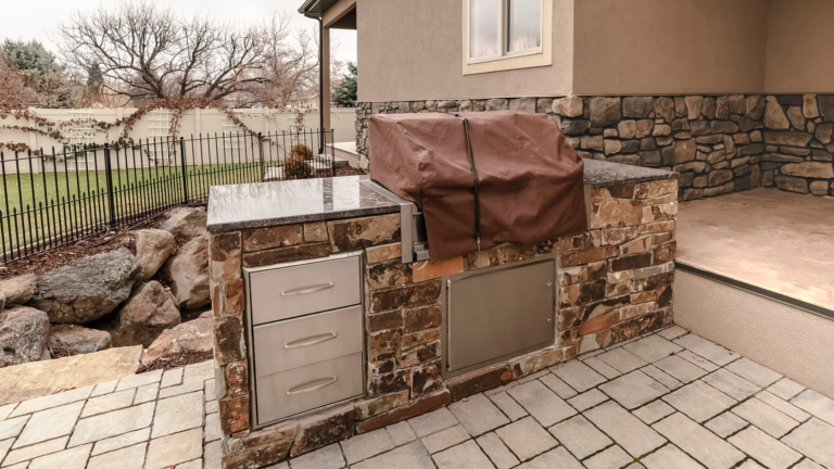 A beautiful backyard showcasing an elegant outdoor kitchen designed and built by leading concrete contractors in Simi Valley. This outdoor space features a custom barbecue installation, highlighting the expertise of outdoor kitchen installers in Simi Valley. The exceptional outdoor kitchen construction reflects top-tier barbecue construction skills.